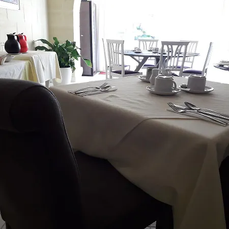 Townhouse Boutique Couette-café Għarb