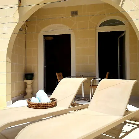 Townhouse Boutique Couette-café Għarb